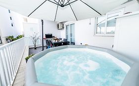 Sea Breeze, Spacious 2-Bedroom Lux Seaside Apartments